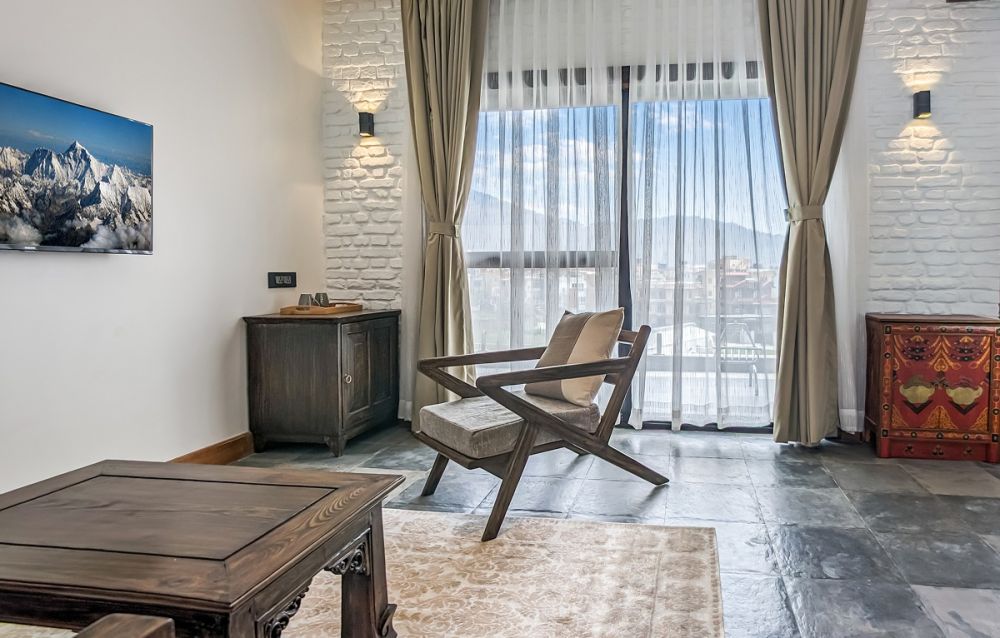 Suite with Mountain View - Chair