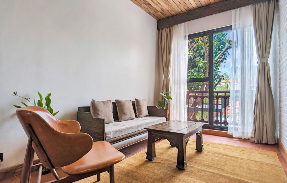 Suite with Pool View - Sitting Area
