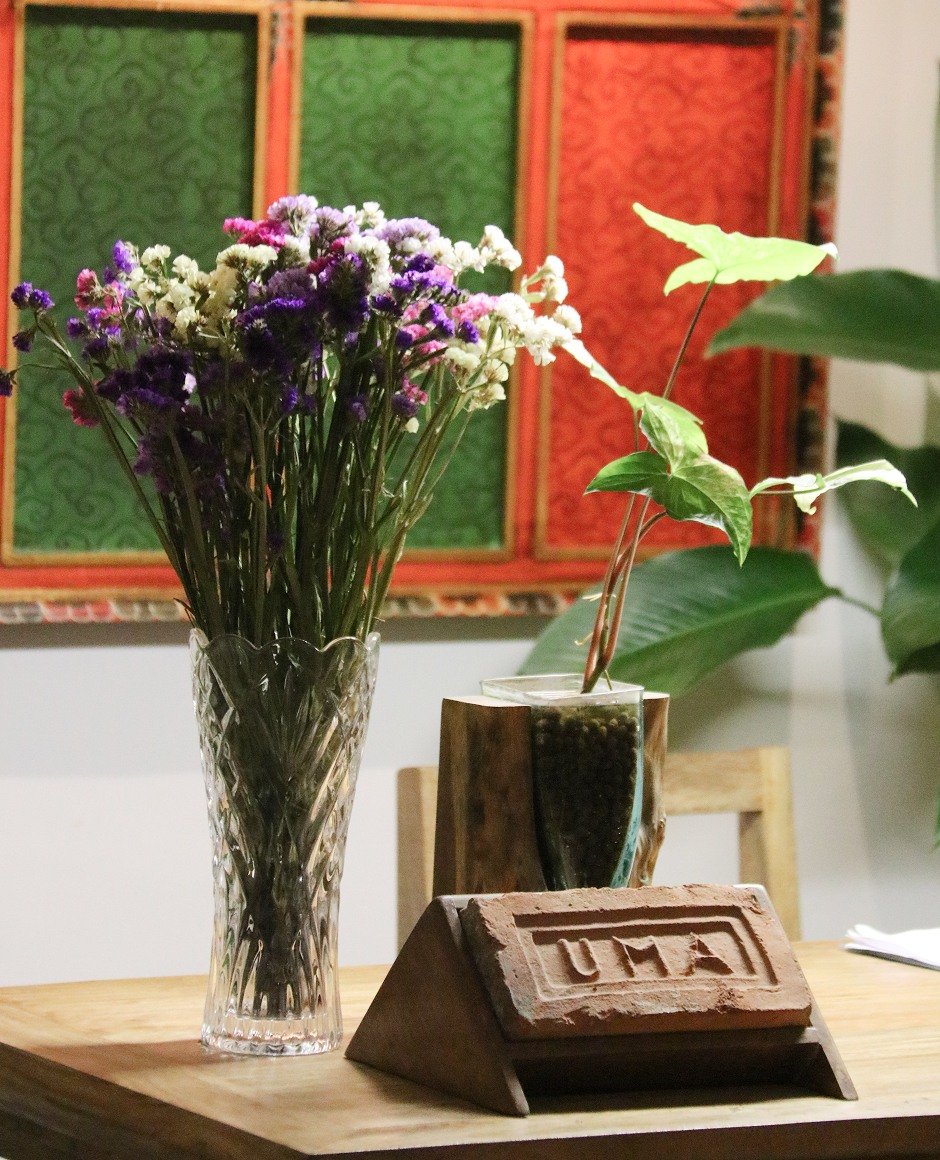 Uma reception table
